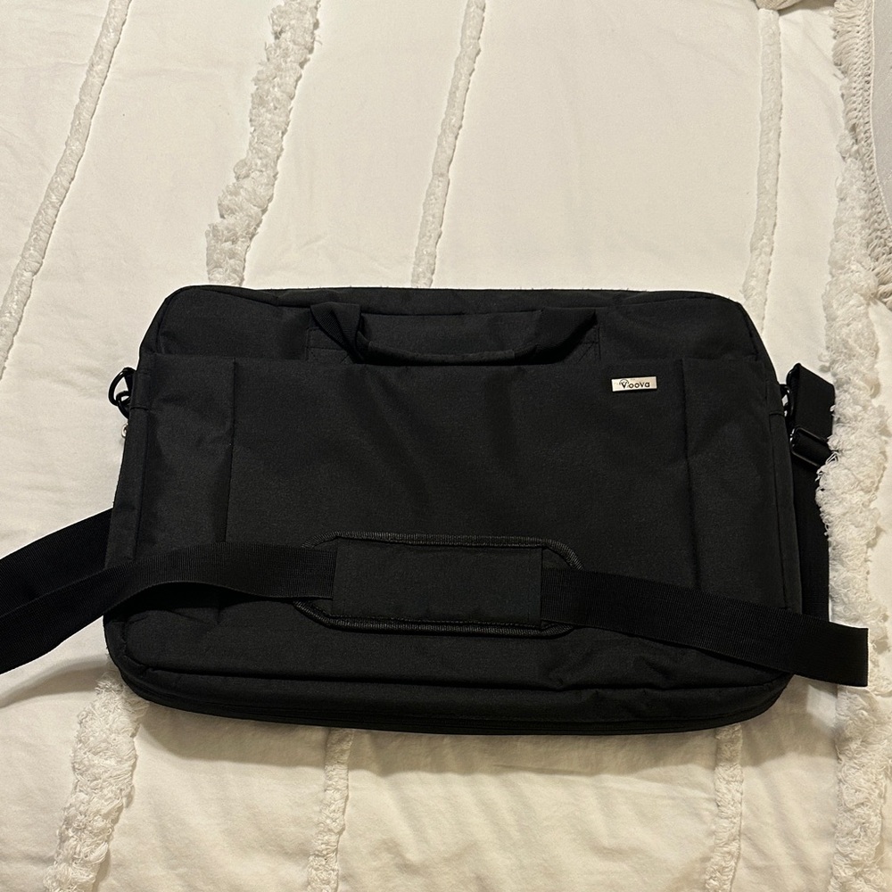 Voova laptop bag in black, EUC, measurements in pics. Front and back zip pocket